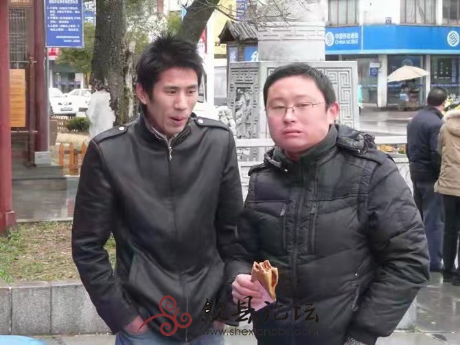 瞧这个吃饼的